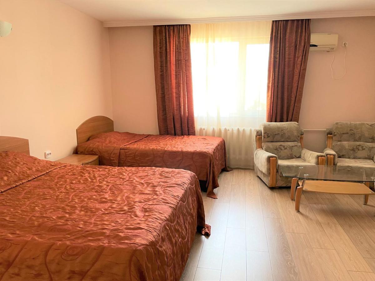 Family Hotel Central Burgas ภายนอก รูปภาพ