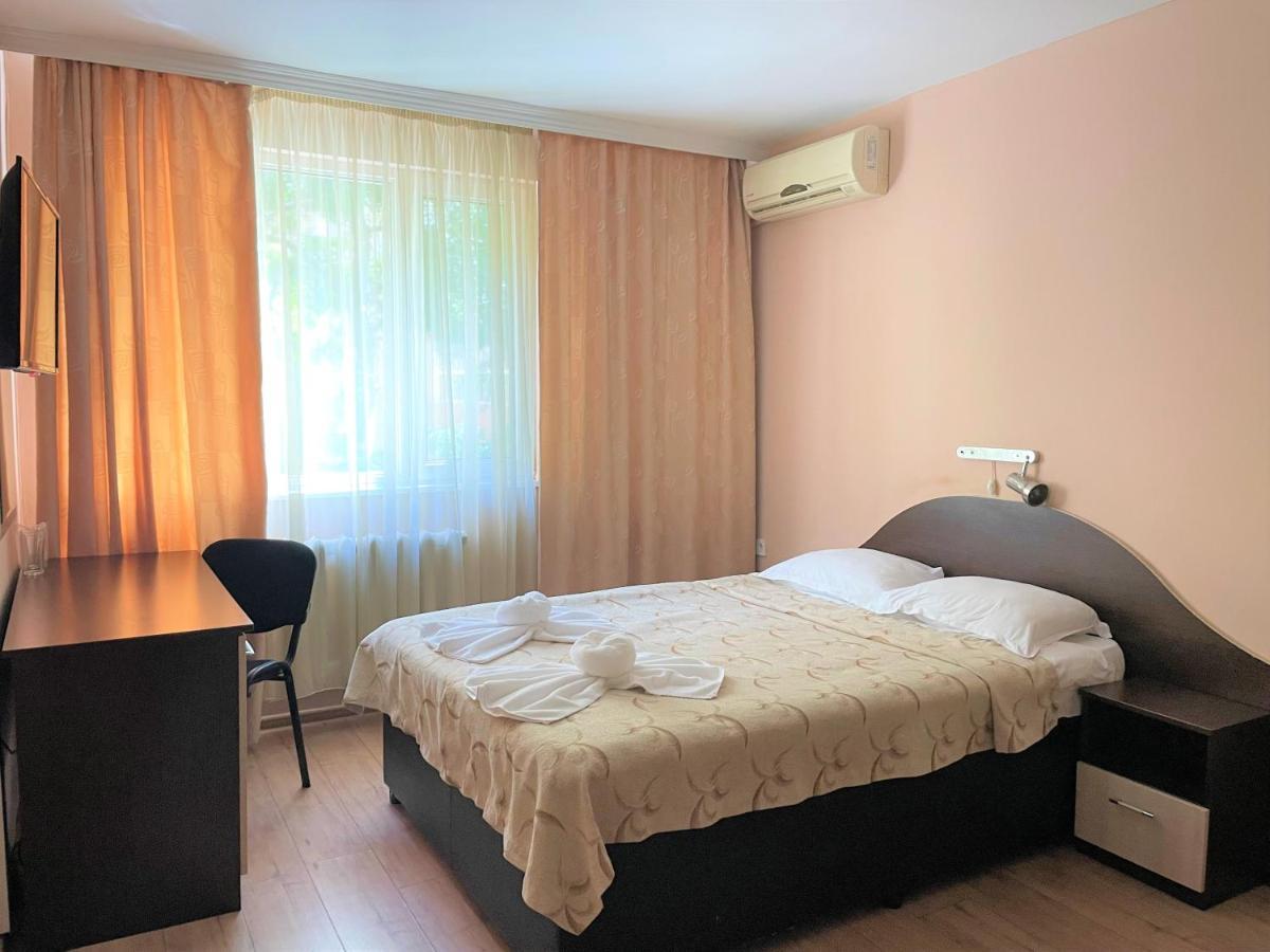 Family Hotel Central Burgas ภายนอก รูปภาพ