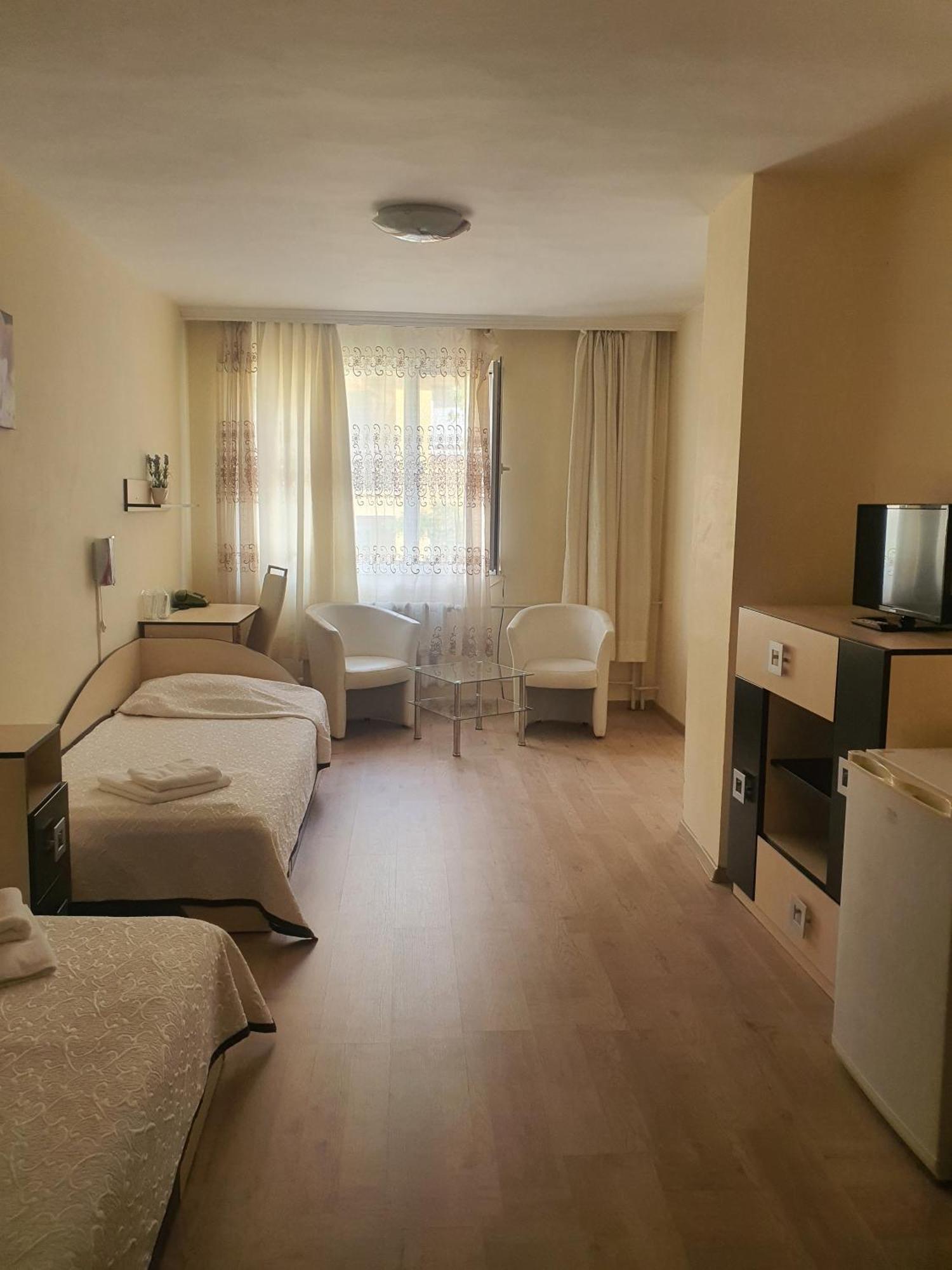 Family Hotel Central Burgas ภายนอก รูปภาพ